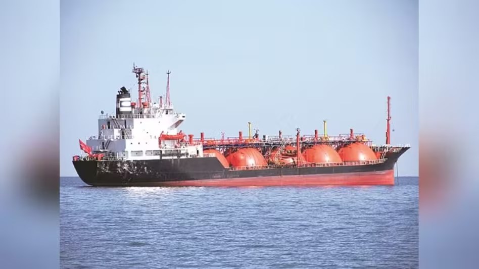 UAE में भारतीय जहाज में तेल भरते वक्त हमला ! जहाज पर लोड है लगभग 80,800 टन मुरबन कच्चा तेल; भारत सरकार बोली- स्टॉफ सुरक्षित