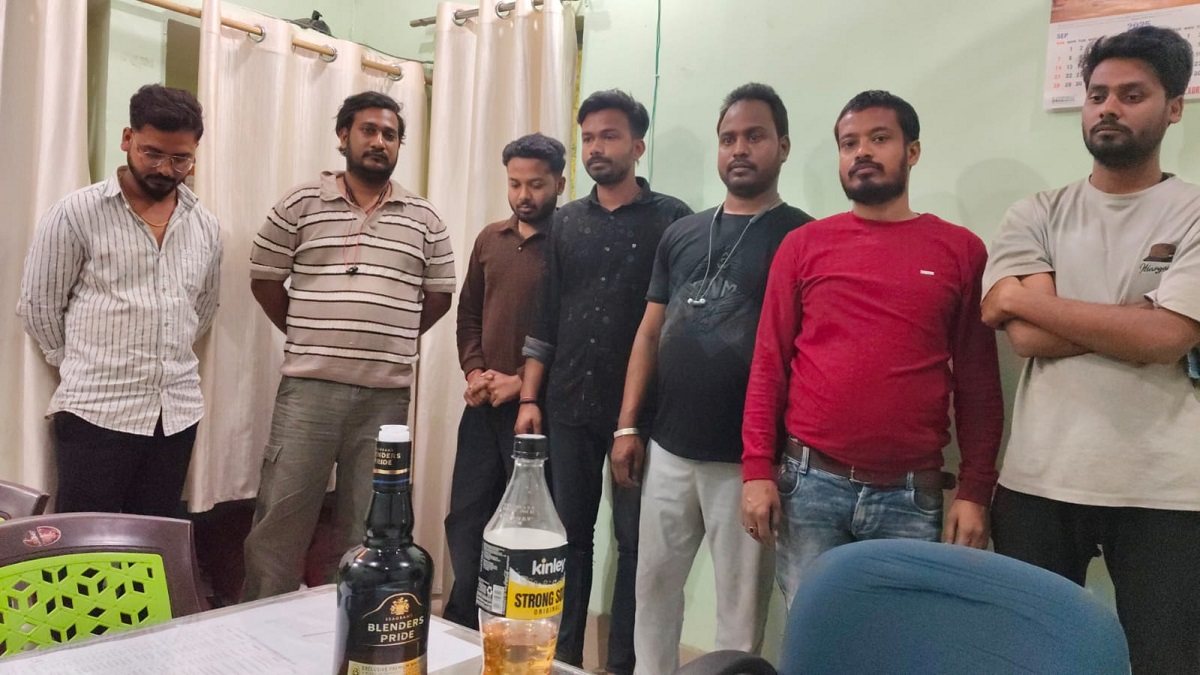 होली पर ‘लाल पानी’ की पार्टी ने 7 दोस्तों को पहुंचाया जेल, मोतिहारी पुलिस का बड़ा एक्शन, जबरन रंग लगाने वालों की खैर नहीं