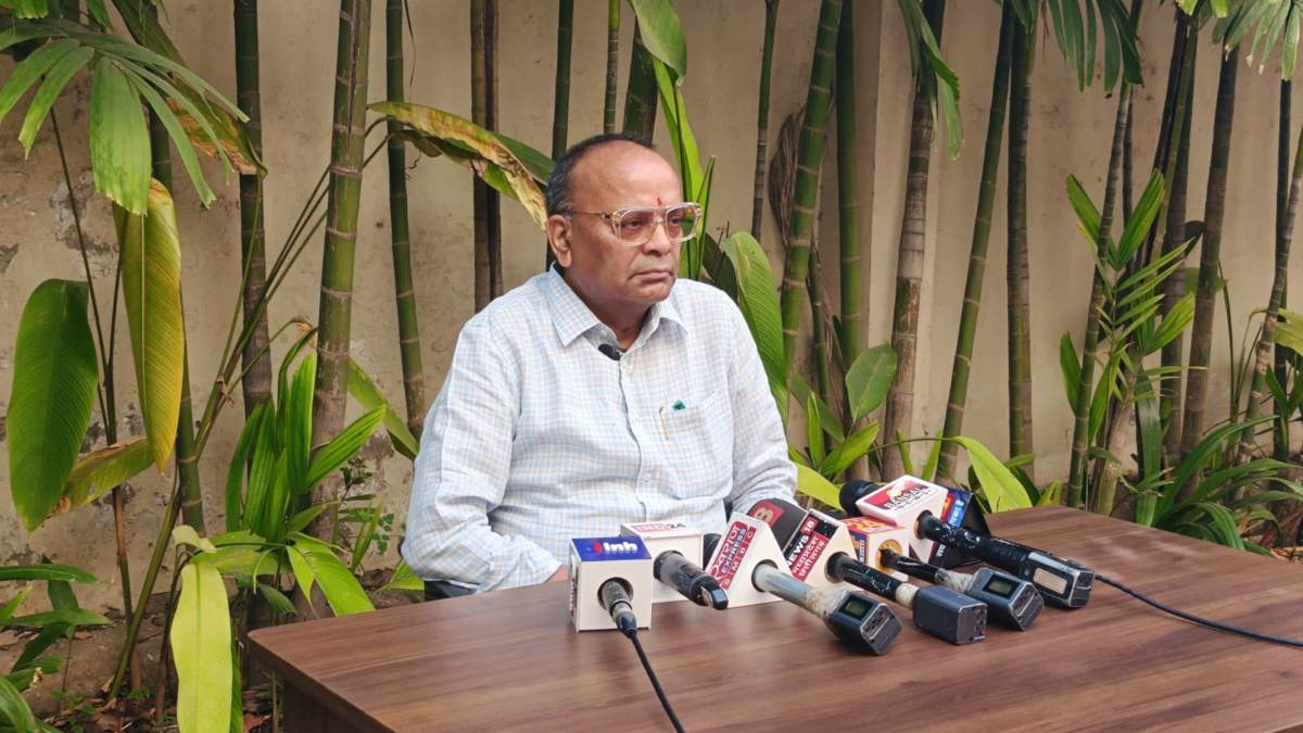 मंत्रियों की हाईलेवर मीटिंग पर कांग्रेस के तंज पर अजय चंद्राकर का पलटवार, कहा- सरकार में नहीं कांग्रेस में बन चुकी है विस्फोटक स्थिति, बताएं कि लोग पार्टी छोड़कर क्यों जा रहे…