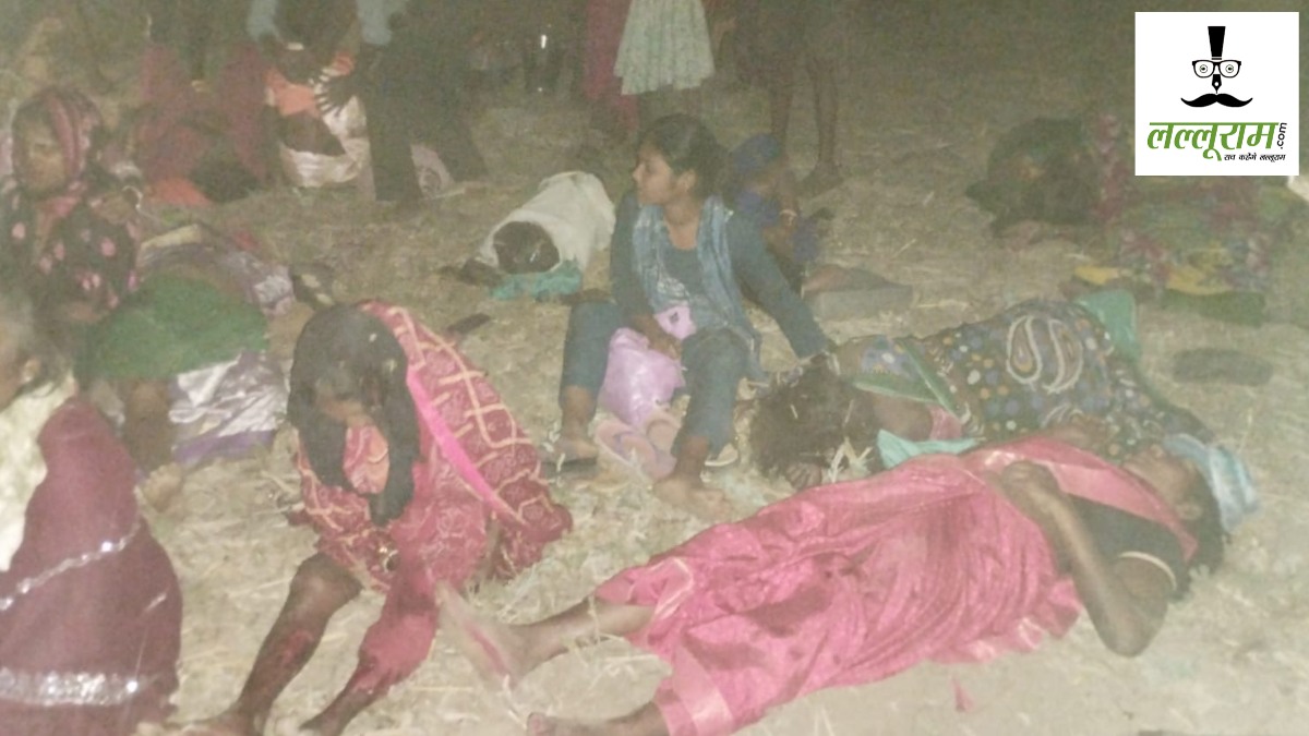 CG Accident Breaking News : छट्ठी से लौट रहे महिलाओं से भरी पिकअप पलटी, हादसे में 2 की मौत, कई घायल