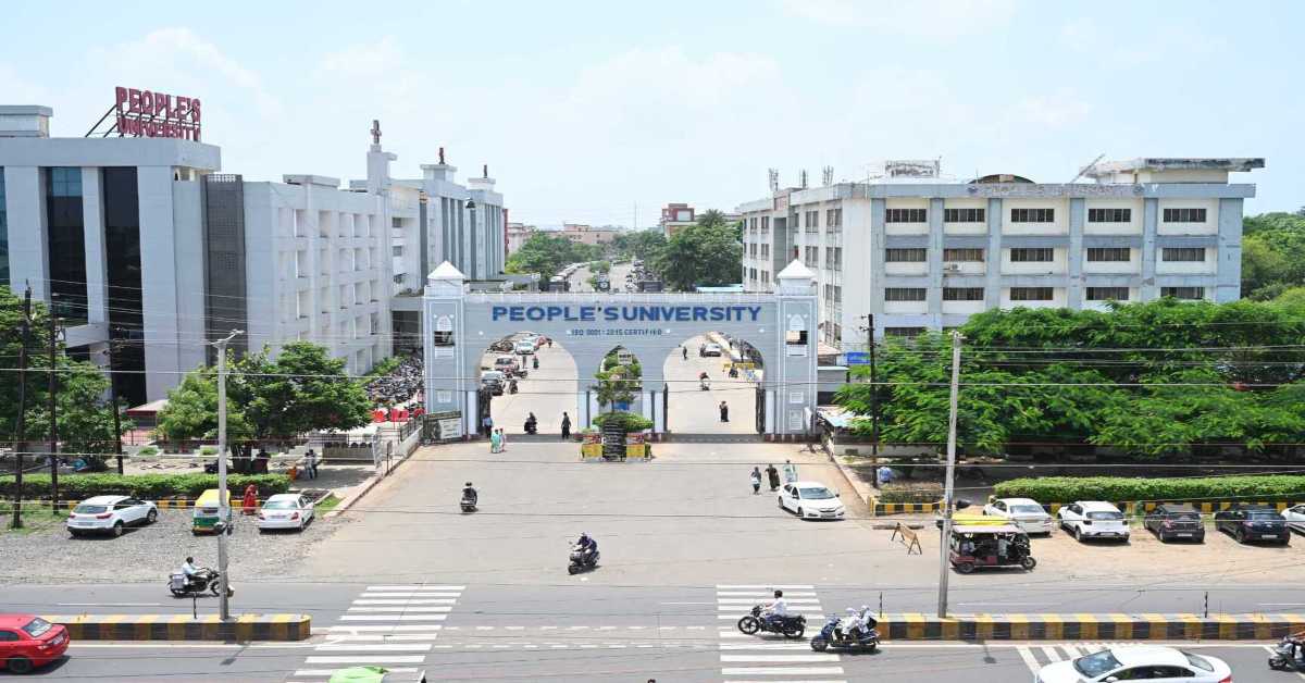 People’s University को फिर मिली बम से उड़ाने की धमकी: मौके पर बम निरोधक दस्ता, यूनिवर्सिटी को कराया गया खाली