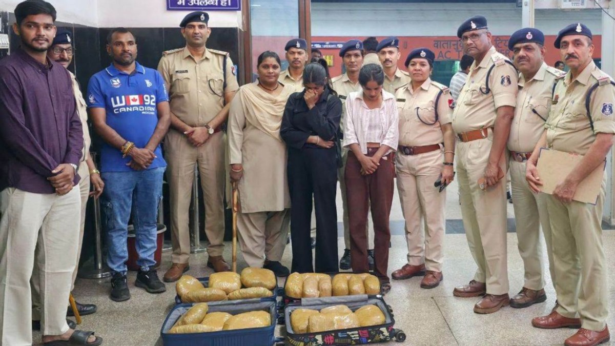 CG Crime News : वंदे भारत से गांजा तस्करी, 24 किलों गांजा के साथ दो युवतियों गिरफ्तार