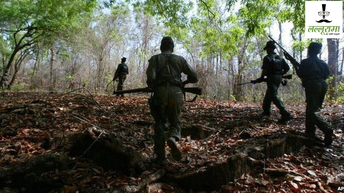 छत्तीसगढ़-महाराष्ट्र सीमा पर नक्सली हिड़मा और मंगेश के मौजूदगी की खबर, जवानों के पहुंचने से पहले ही भाग निकले, INSAS रायफल और कारतूस बरामद