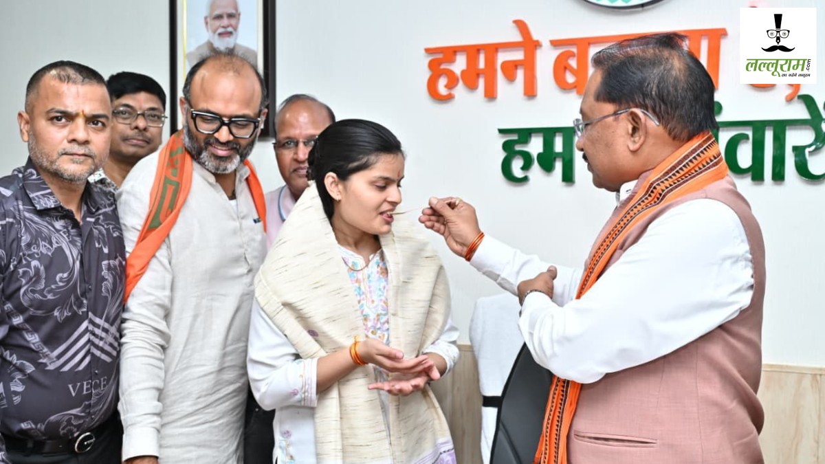 UPSC में 35वीं रैंक हासिल करने वाली वैभवी अग्रवाल को CM साय ने दी बधाई, कहा- कड़ी मेहनत और लगन से कोई भी लक्ष्य असंभव नहीं