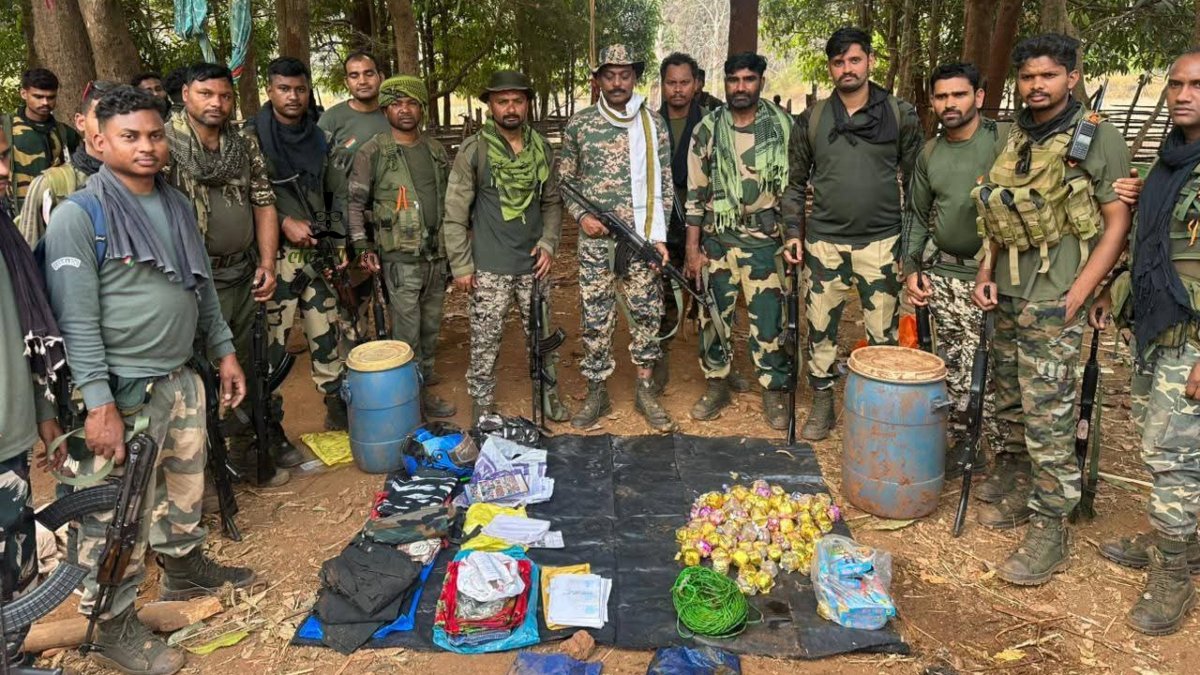 CG News : नक्सलियों के नापाक मंसूबों पर फिरा पानी, जवानों ने 4 IED किया बरामद, 4 नक्सली स्मारक भी ध्वस्त 