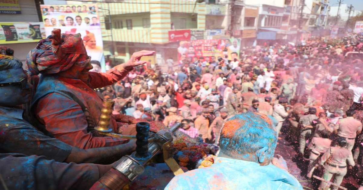 गेर में शामिल हुए सीएम डॉ. मोहन यादव: जमकर उड़ाया रंग-गुलाल, यहां देखें उनके अनोखे अंदाज से भरे PHOTOS