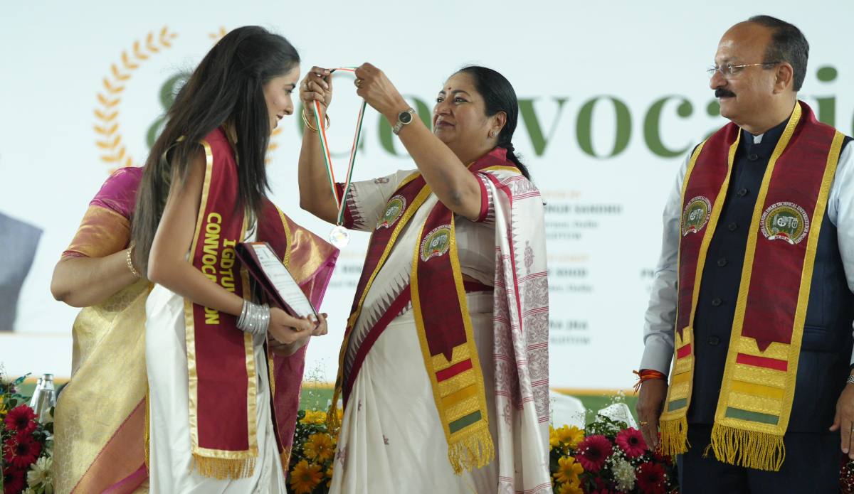 CM Rekha Gupta: IGDTUW के दीक्षांत समारोह में सीएम रेखा गुप्ता हुईं शामिल, बोलीं- अब समय है बेटी बढ़ाओ का, महिलाएं करेंगी लीडरशिप