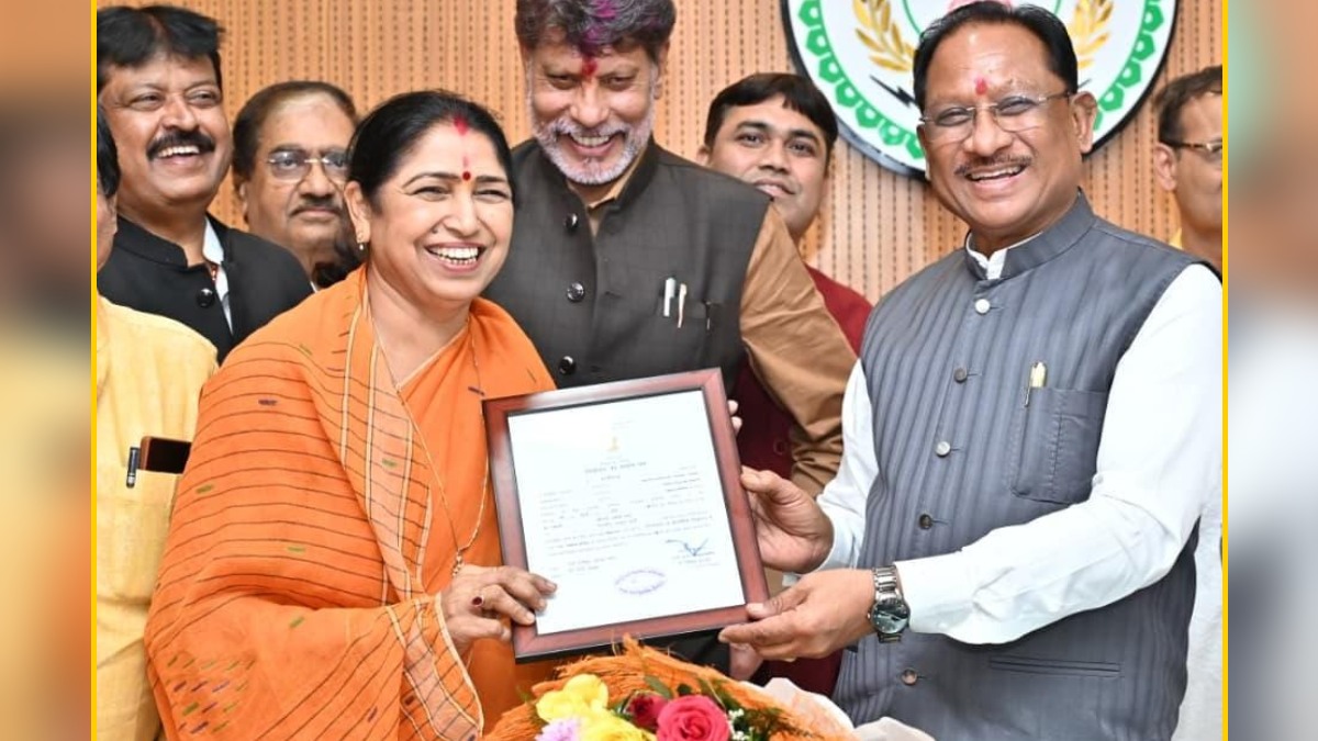 निर्विरोध जीत के बाद मुख्यमंत्री से लक्ष्मी वर्मा ने की मुलाकात, CM साय ने राज्यसभा सदस्य बनने पर दी बधाई