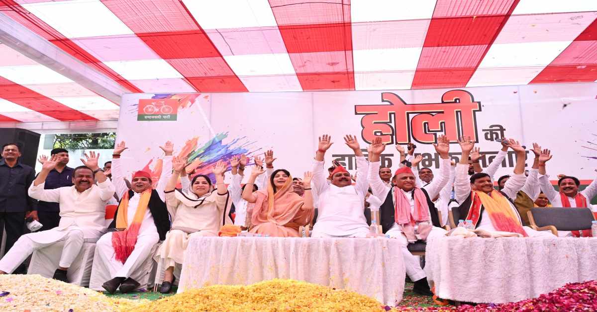 ‘हम सब लोग बहुरंगी रहे…’, अखिलेश यादव ने सैफई में मनाई होली, कहा- यह त्योहार हमें एकता और भाईचारे का देता संदेश है