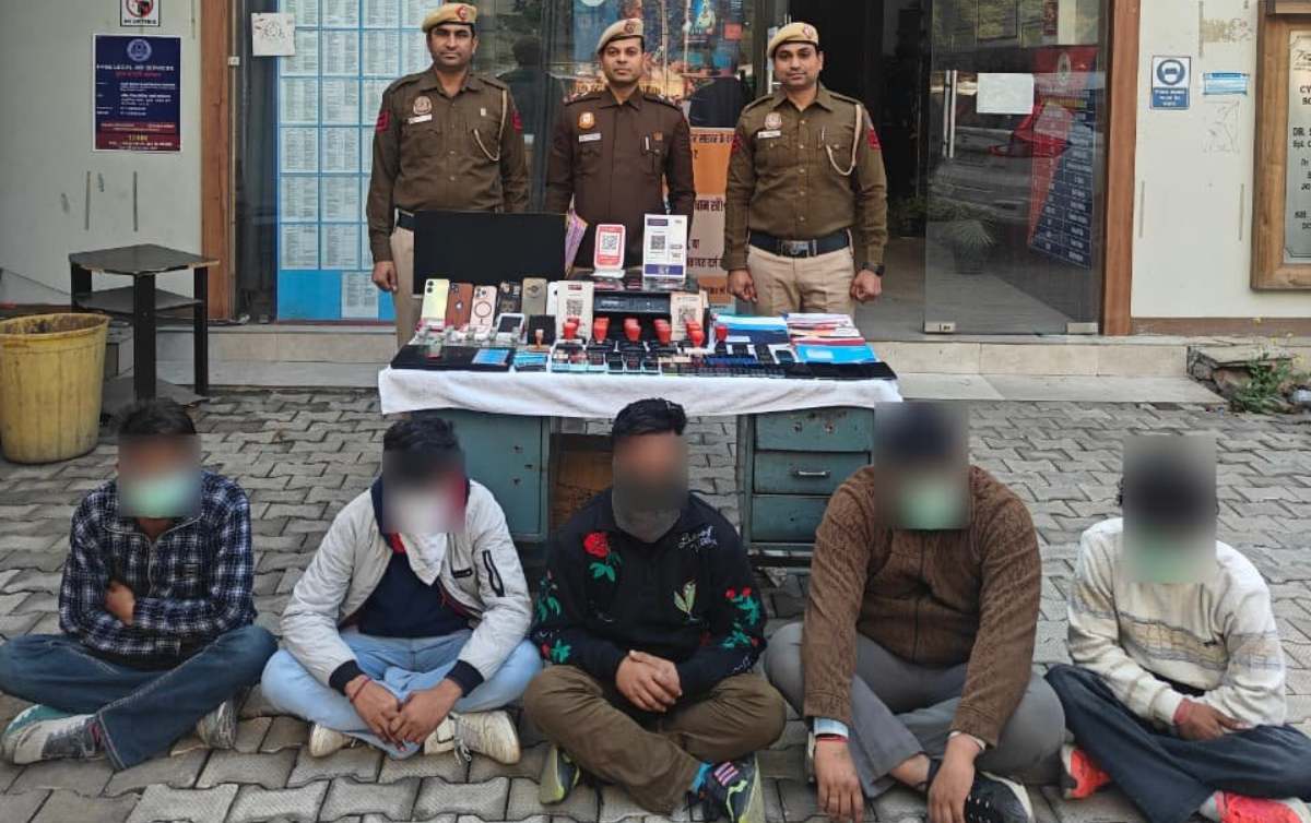 दिल्ली-मुंबई साइबर ठगी गिरोह का भंडाफोड़: 11 गिरफ्तार, वरिष्ठ नागरिक से 22.67 लाख की ठगी का खुलासा