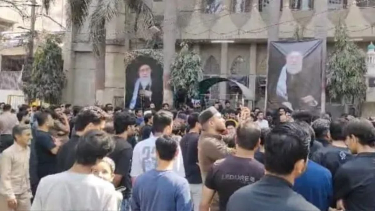 अयातुल्लाह अली खामेनेई की मौत पर दिल्ली में प्रदर्शन, जामिया नगर इलाके में इजरायल-अमेरिका के खिलाफ सड़कों पर उतरे लोग