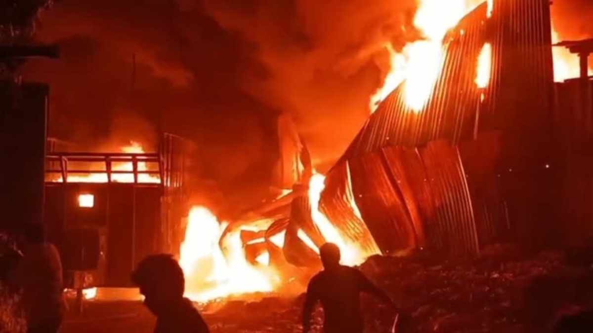 गुरदासपुर में ट्रांसफार्मर बना आग का गोला: तिब्बड़ी रोड पर भीषण आग से मचा हड़कंप, समय रहते टला बड़ा हादसा