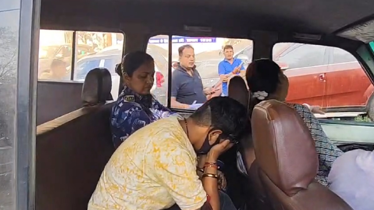 बिहार में फर्जी महिला सब इंस्पेक्टर गिरफ्तार, वर्दी का धौंस दिखाकर लोगों से ऐंठती थी पैसे