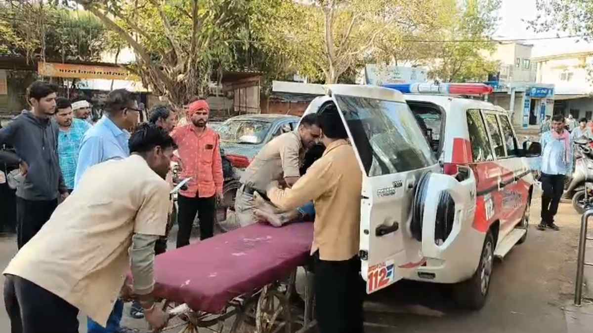 MP में दर्दनाक सड़क हादसा: पिता-पुत्र समेत 3 की मौत,  1 की हालत गंभीर, ट्रैक्टर खरीदने जा रहे थे