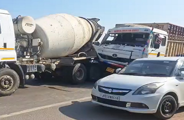 जालंधर में बड़ा हादसा टला: गैस सिलेंडरों से भरे ट्रक की हाईवे पर टक्कर, बाल-बाल बची भीषण आगजनी