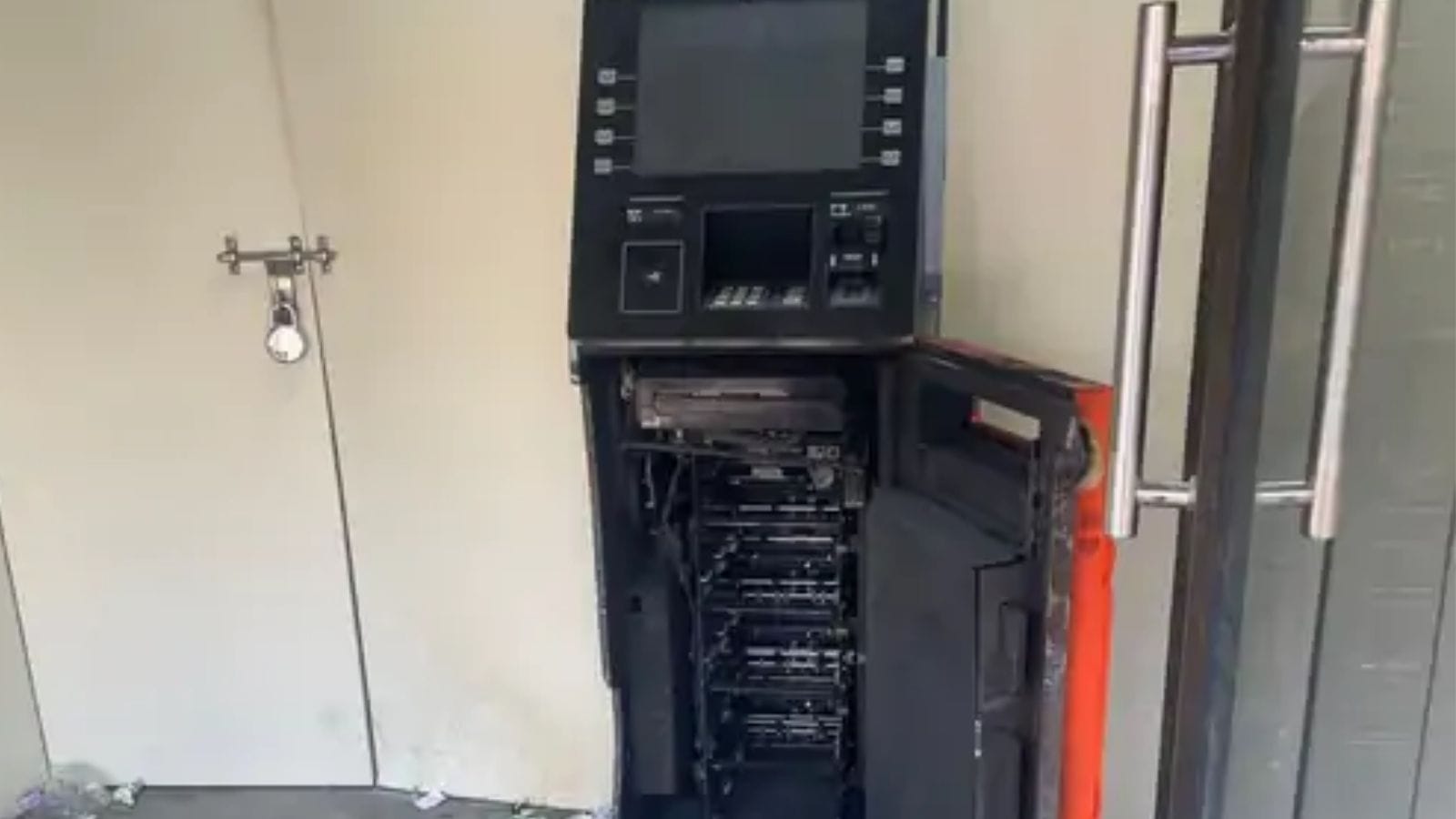 लुधियाना: कटर मशीन से काटी ATM मशीन और लुटेरों ने लूट लिए लाखों रुपए