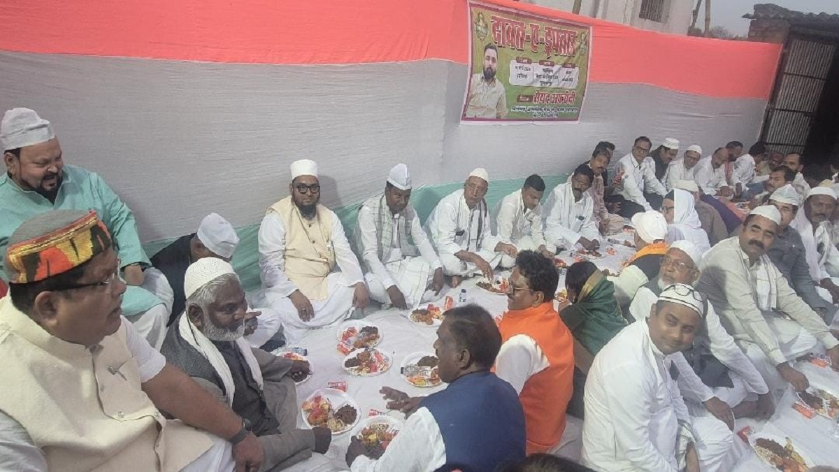 मुजफ्फरपुर में दिखी गंगा-जमुनी तहजीब, दावत-ए-इफ्तार में एक साथ शामिल हुए BJP-RJD-JDU के नेता