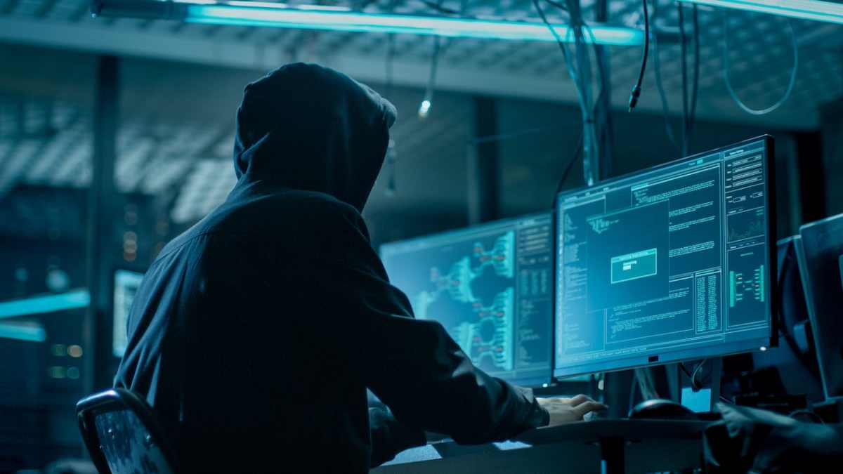 शेयर मार्केट में इन्वेस्ट के नाम पर 2.27 करोड़ की ठगी: रोजाना 5% मुनाफे का लालच देकर महिला को जाल में फंसाया, साइबर सेल ने 3 शातिर आरोपियों को दबोचा 