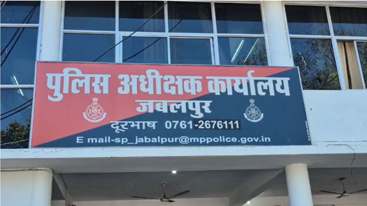 बड़ी खबरः काम में लापरवाही बरतने पर एसपी ने एक साथ 26 टी आई को सुनाई निंदा की सजा