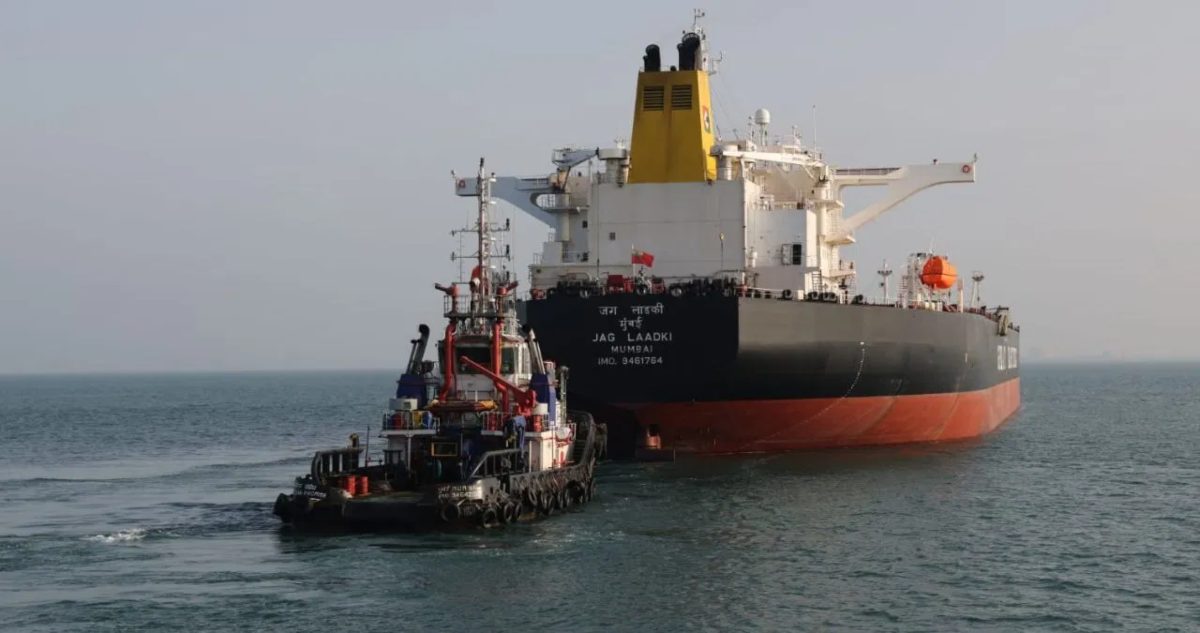 UAE से क्रूड ऑयल लेकर गुजरात पहुंचा ‘जग लाडकी’ तेल टैंकर, इसपर 6 लाख बैरल तेल, अभी भी होर्मुज स्ट्रेट में फंसे हैं कई भारतीय जहाज