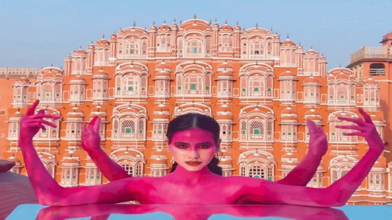 Jaipur Elephant Controversy: जयपुर में हाथी को गुलाबी रंग में रंगा, विदेशी महिला के फोटोशूट पर मचा बवाल, एक्शन की तैयारी