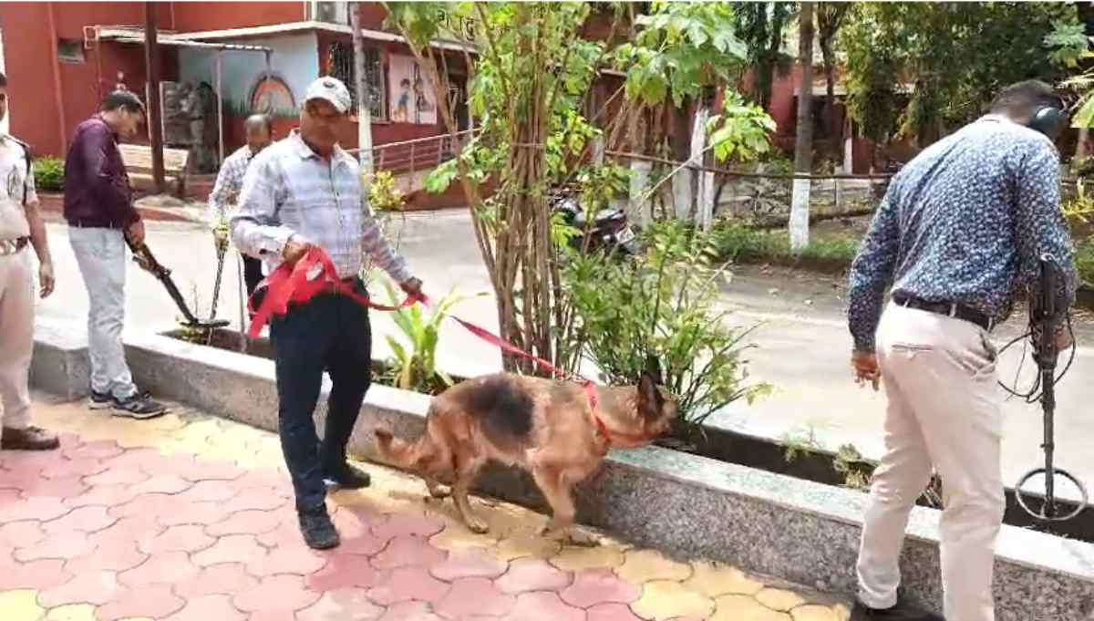 MP के इस कोर्ट को बम से उड़ाने की धमकी: पुलिस ने खाली कराया परिसर, बम स्क्वॉड ने की तलाशी