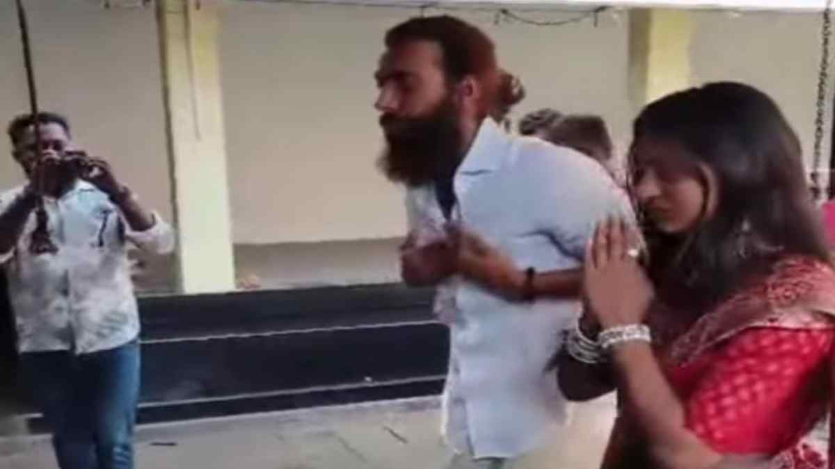 महाकुंभ वायरल गर्ल मोनालिसा ने फरमान खान से रचाई शादी, पिता के खिलाफ जाकर मंदिर में किया विवाह, केरल में फिल्म शूटिंग के दौरान हुआ था प्यार