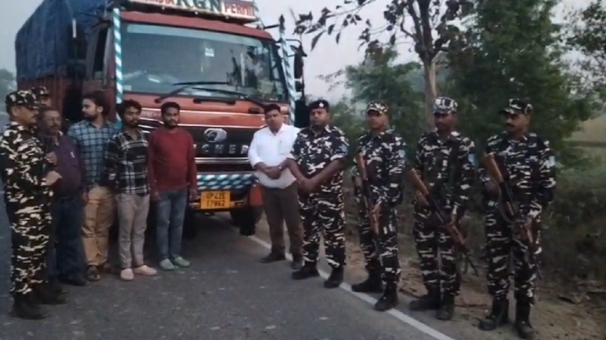 भारत-नेपाल सीमा पर SSB-DRI टीम की बड़ी कार्रवाई, ट्रक से 37 लाख के कद्दू बीज जब्त, यूपी के दो तस्कर गिरफ्तार