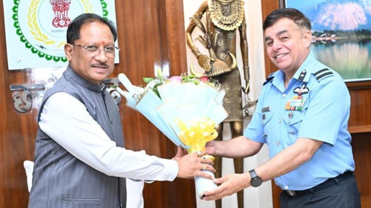 CM साय से NDC के ट्रेनी सैन्य और गैर सैन्य अधिकारियों ने की मुलाकात, कहा- नक्सलवाद को डबल इंजन की सरकार ने किया दूर