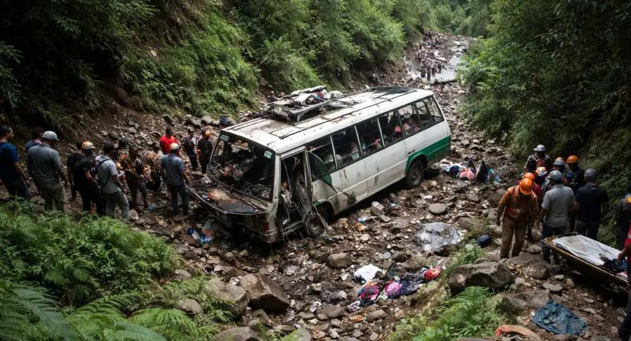 नेपाल में भारतीय श्रद्धालुओं की बस हुई हादसे का शिकार : 200 फीट गहरी खाई में गिरी, 7 की मौत