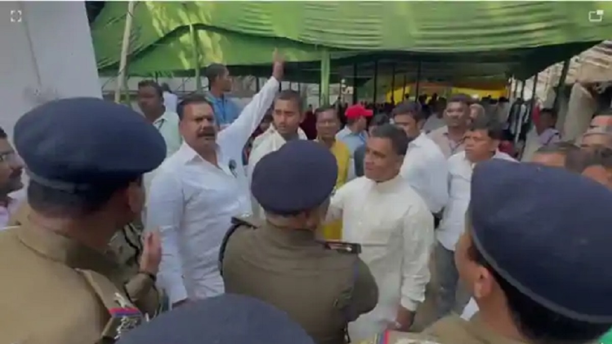 नवादा: जदयू जिलाध्यक्ष चुनाव में भारी बवाल, धक्का-मुक्की और गाली-गलौज के बीच जमकर मारपीट, पुलिस को संभालना पड़ा मोर्चा