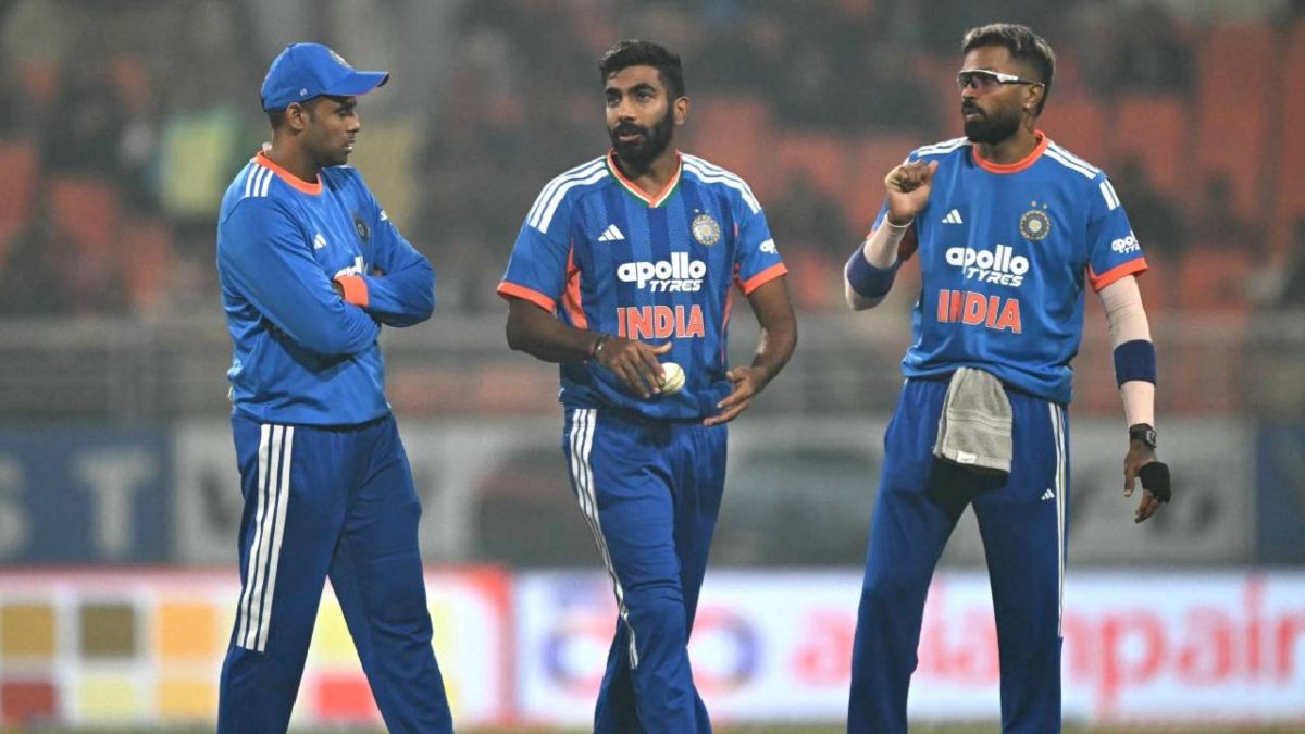 मेहनत को सलाम… जिनकी वजह से ‘घातक’ बने थे Hardik Pandya, उन्हें 10-10 लाख का चेक देकर हार्दिक ने निभाया अपना वादा