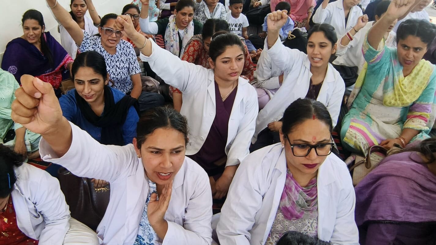 पंजाब में स्वास्थ्य सेवाओं पर संकट: हड़ताली नर्सिंग स्टाफ पर ESMA लागू, सरकार का सख्त आदेश