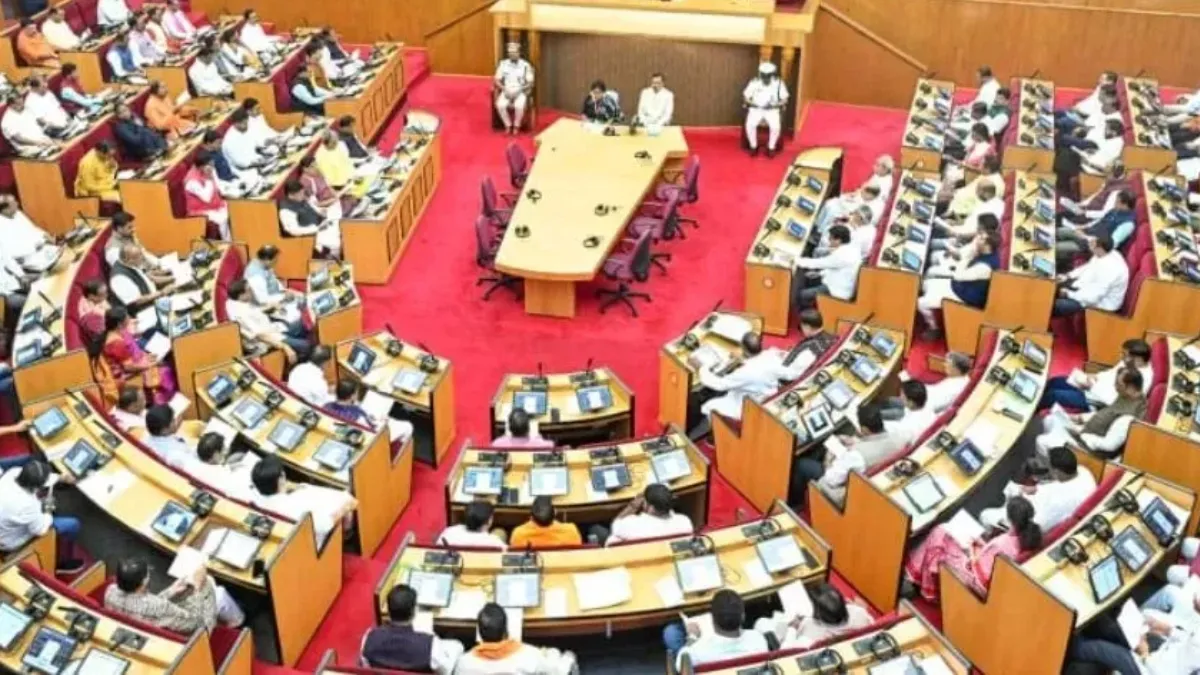 ओडिशा विधानसभा में बवाल: SCB आग कांड पर स्वास्थ्य मंत्री के इस्तीफ़े की मांग, तीसरे दिन भी ठप रही कार्यवाही