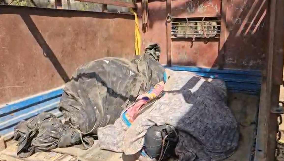 बंद कमरे में पति-पत्नी की लाश मिलने से सनसनी: पति फांसी पर लटका मिला, पास ही पत्नी का पड़ा था शव, महिला के गर्भवती होने की आशंका    