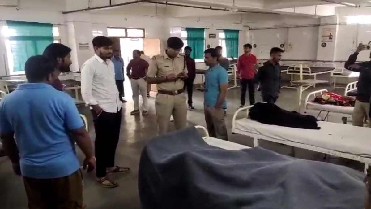 रायसेन जिला अस्पताल में सनसनी: पत्नी को जलाने के आरोपी ने बाथरूम में फंदा लगाकर दी जान, कई दिनों से चल रहा था फरार 