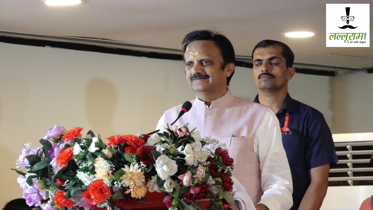 मध्यप्रदेश के उपमुख्यमंत्री राजेंद्र शुक्ला पहुंचे रायपुर, हवाई सेवा की सौगात पर कहा- एक दिन का सफर अब 1.10 घंटे में होगा पूरा