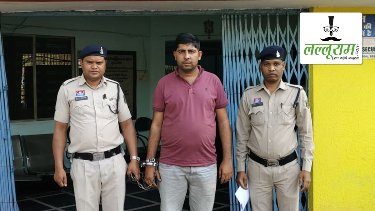 मुझे जानते नहीं हो… तुम्हारी वर्दी उतरवा दूंगा… शराब पीकर गाड़ी चला रहे युवक ने चेक पॉइंट पर दिखाई दबंगई, खुद को BJP मंडल अध्यक्ष बताकर ट्रैफिक TI से की बदसलूकी, आरक्षक का कॉलर पकड़ा