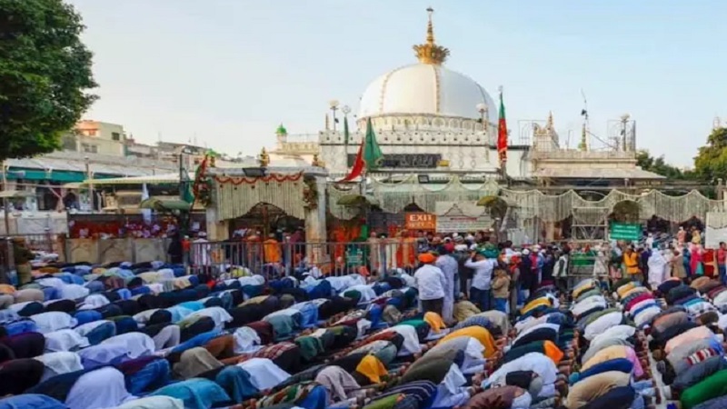 Eid ul Fitr 2026: अजमेर शरीफ में खुला जन्नती दरवाजा, साल में सिर्फ 4 बार ही खुलता है यह गेट, ईद पर उमड़ी जायरीनों की भारी भीड़, जानें क्या है खास