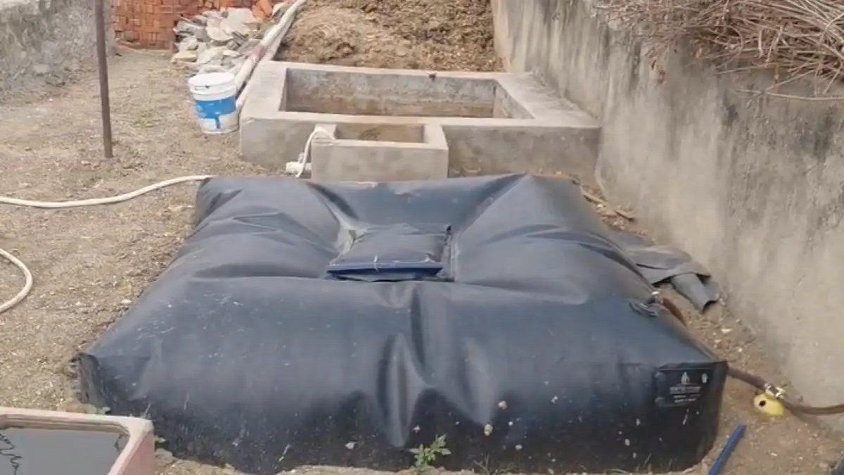 Rajasthan News: दुनिया में मचे युद्ध के बीच इस गांव ने ढूंढ लिया फ्री गैस का फॉर्मूला! 4 साल से नहीं खरीदा एक भी सिलेंडर