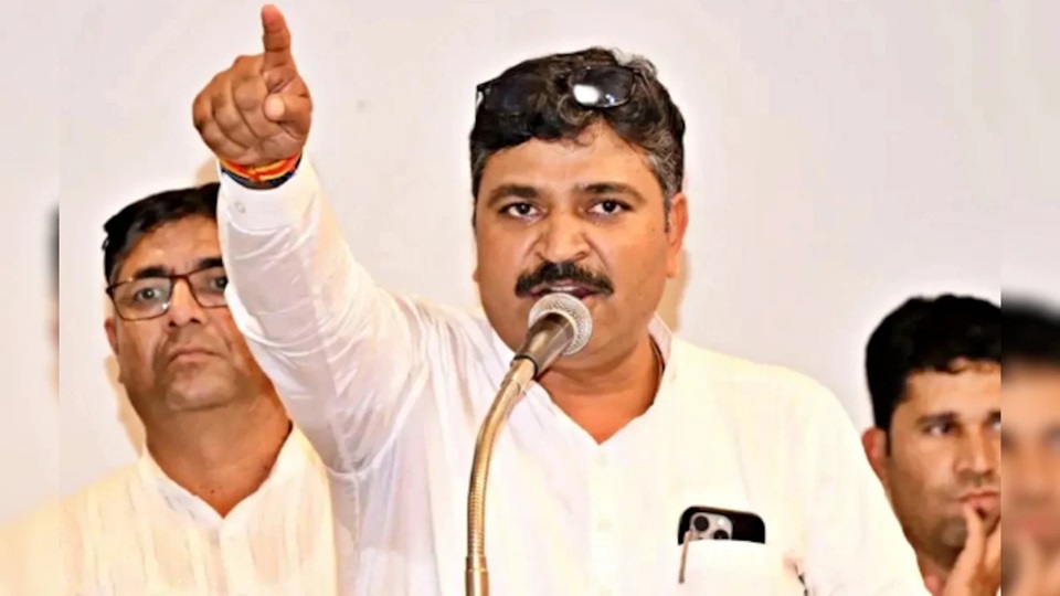 राजस्थान में स्वास्थ्य इमरजेंसी! RGHS की कैशलेस दवाएं बंद, सड़कों पर आए पेंशनर्स, टीकाराम जूली बोले- दिल्ली दौरों में व्यस्त है सरकार