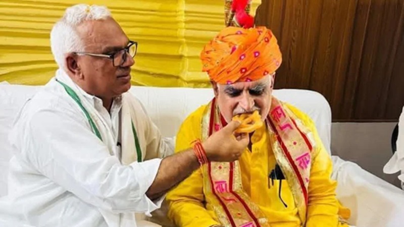 Rajasthan News: डीग मेले में मंत्रियों का जलेबा प्रेम, जवाहर सिंह बेढम ने झाबर सिंह खर्रा को खिलाया जलेबा