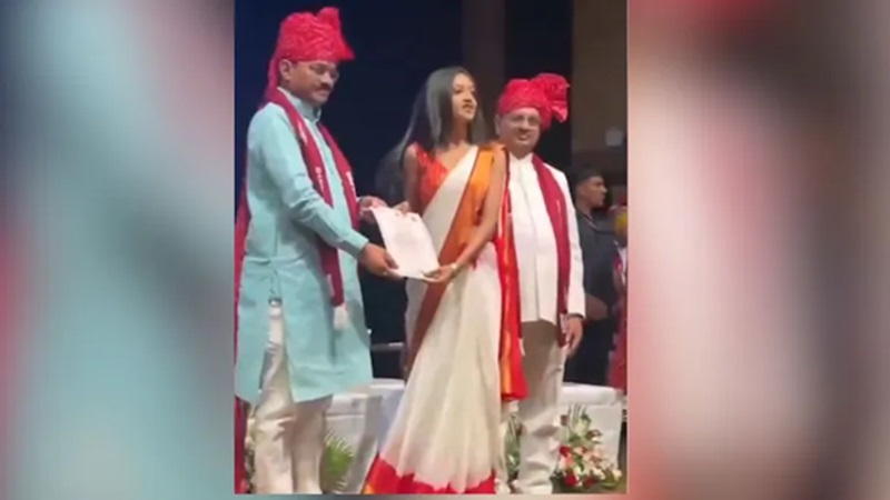 HJU Convocation Controversy: HJU दीक्षांत समारोह में बवाल; छात्रा ने डिप्टी सीएम के सामने कहा- बेइज्जती कर इज्जत देने के लिए शुक्रिया, अब प्रबंधन ने दी सफाई