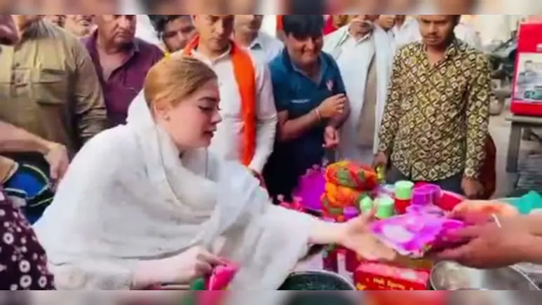 Rajasthan News: कामवन विधायक नौक्षम चौधरी की सादगी ने जीता दिल, बिना VIP प्रोटोकॉल के बाजार में खरीदी होली की सामग्री