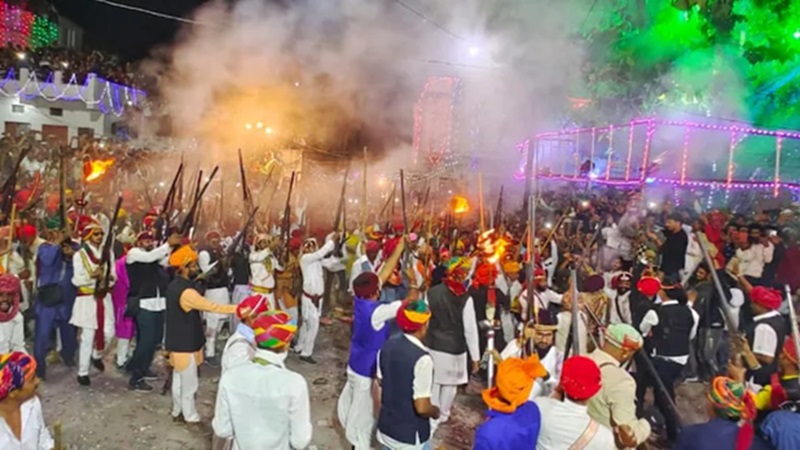 Udaipur Menar Holi 2026: 4 मार्च को बारूद की होली से धधकेगा मेवाड़ का आकाश
