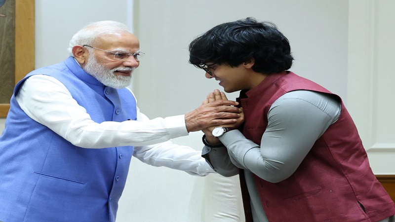 Vasundhara Raje meets PM Modi in Delhi: दिल्ली से लेकर जयपुर तक एक ही चर्चा, कौन हैं विनायक प्रताप सिंह?