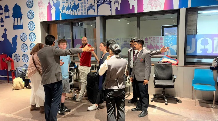 Rajasthan News: जयपुर एयरपोर्ट पर भारी अफरा-तफरी; दुबई की उड़ानें अचानक रद्द, घर से निकलने से पहले पढ़ें यह अलर्ट