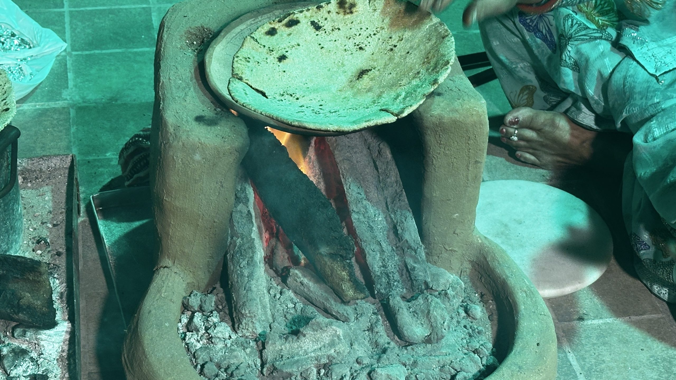 LPG Alternative Go-Kashtha: गैस सिलेंडर के बढ़ते दाम और किल्लत के बीच जयपुर में गो-काष्ठ बना नया विकल्प