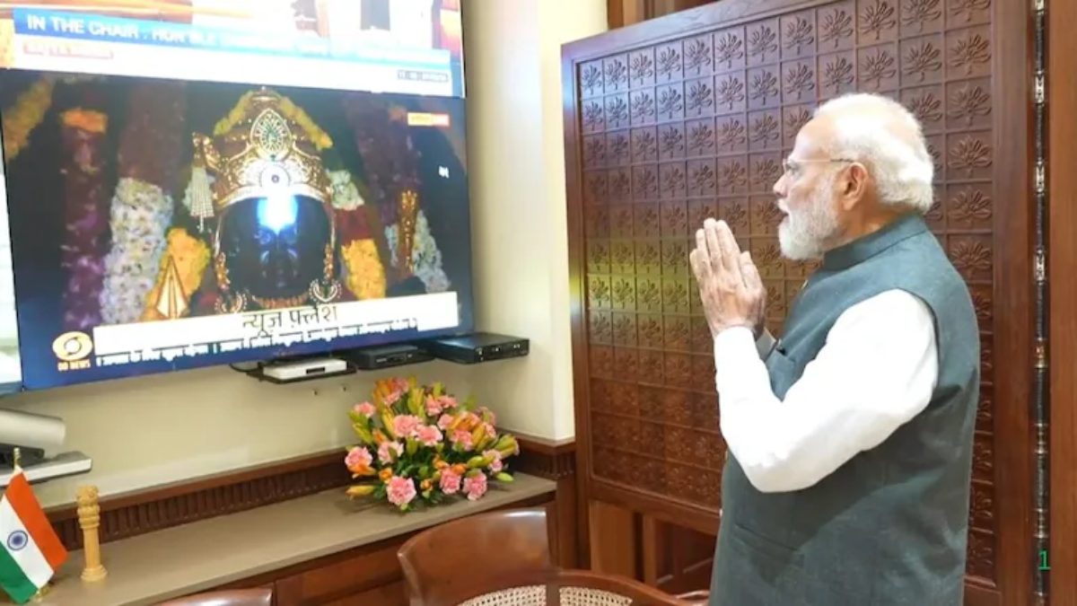 Ramlala Suryatilak Video: पीएम मोदी ने अपने कार्यालय से रामलला के सूर्यतिलक का दर्शन किया, हाथ जोड़े, ताली बजाई और प्रणाम किया
