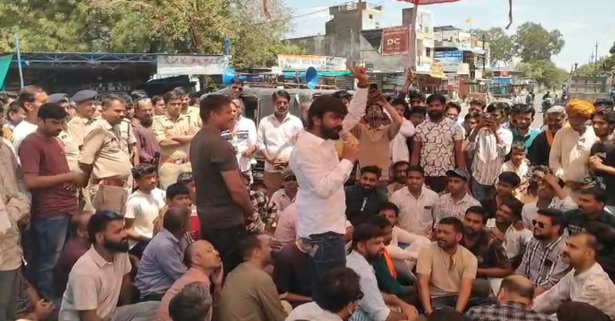 चक्काजाम करना पड़ा भारी: रतलाम में करणी सेना प्रमुख समेत 40 लोगों पर FIR, रास्ता बंद कर सड़क पर किया था प्रदर्शन
